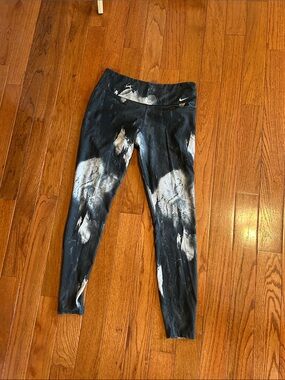 Nike Black and White Womens size L